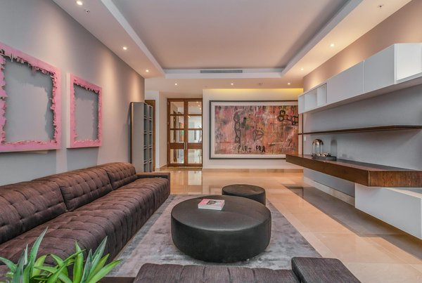 Mastering Polka Dots: Elevate Your Wardrobe with a Playful Yet Professional Blouse Style